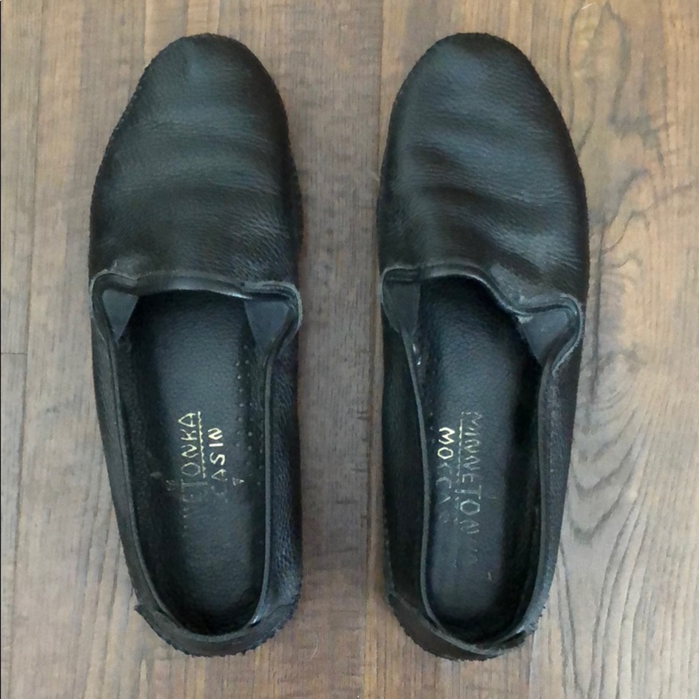 Minnetonka moccasin black flats